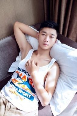 张赫宣 深圳 24岁 173cm 55kg