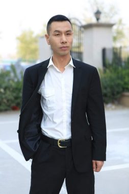 邵思涵 深圳 49岁 175cm 60kg