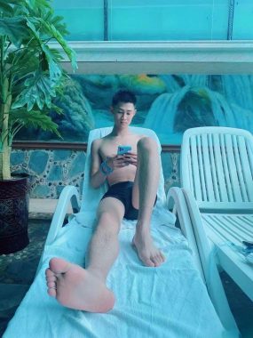 蒋凡 深圳 23岁 184cm 70kg