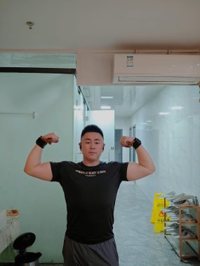 魏亦龙 深圳 39岁 178cm 65kg