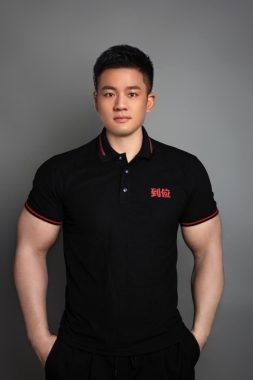 周俊华 深圳 43岁 180cm 81kg