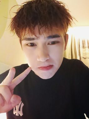 罗小平 深圳 25岁 175cm 57kg