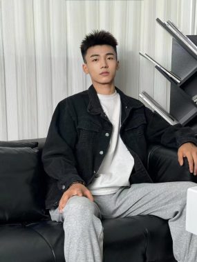 原昊 深圳 21岁 183cm 60kg