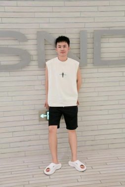 3687 深圳 23岁 172cm 55kg