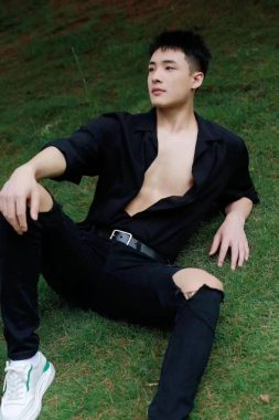 小风 深圳 17岁 180cm 72kg