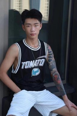 小林 深圳 21岁 177cm 52kg