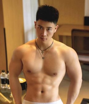 阿成 深圳 26岁 178cm 70kg