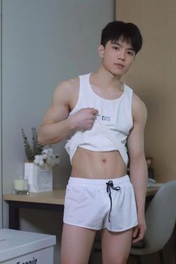 小邓 深圳 21岁 172cm 57kg