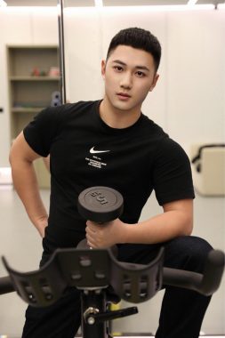 杨球云 深圳 38岁 176cm 68kg