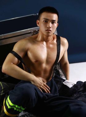 曾钰成 深圳 25岁 173cm 72kg