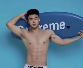 城毅 深圳 23岁 178cm 74kg