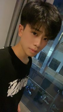 李鑫 深圳 21岁 177cm 60kg