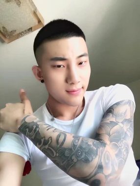 叶子翔王子翔翔少Shine 深圳 32岁 182cm 67kg