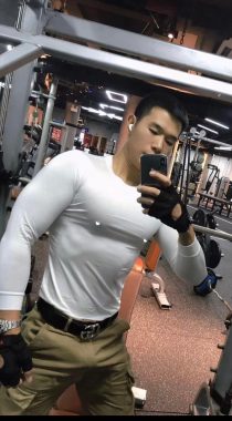 胡六超 深圳 42岁 180cm 78kg