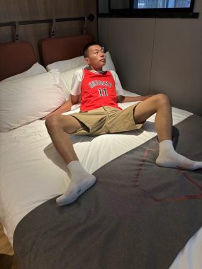 小黑 青岛 27岁 178cm 56kg