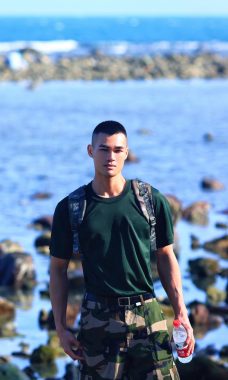 黄振勇 深圳 32岁 180cm 70kg
