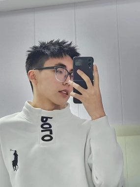 杨川宇 青岛 19岁 180cm 60kg