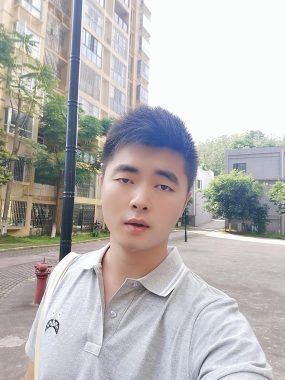 严俊 成都 26岁 175cm 68kg