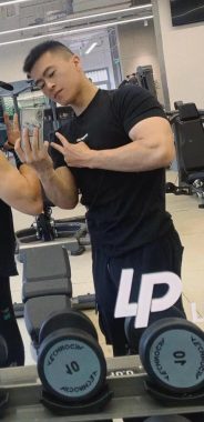 何孝刚 成都 28岁 180cm 75kg