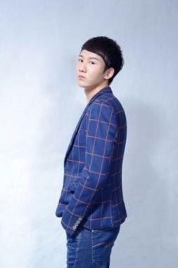 金宇澄 成都 32岁 180cm 70kg