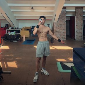 尹阔 成都 28岁 174cm 75kg