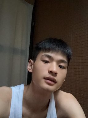 邱宏旺 成都 24岁 180cm 63kg