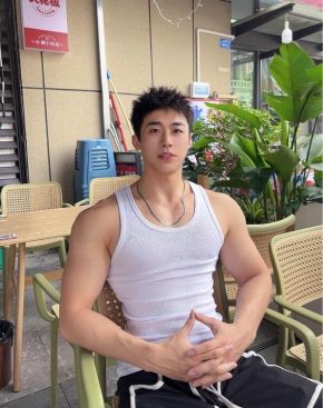 唐俊 成都 27岁 181cm
