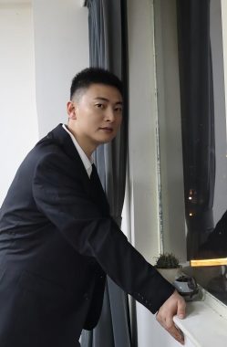 何弘 成都 33岁 185cm 83kg