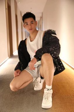 浩浩 成都 25岁 175cm 60kg