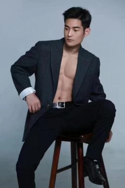 啊伟 成都 27岁 177cm 70kg