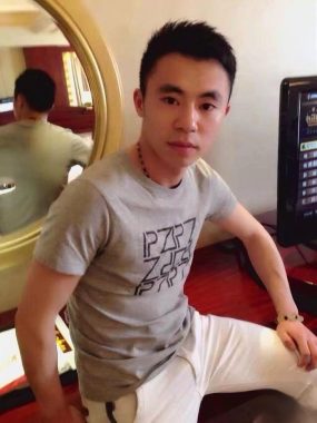 张松松/阿松雷洪/小建大龙/飞龙/龙飞 成都 36岁 170cm 71kg