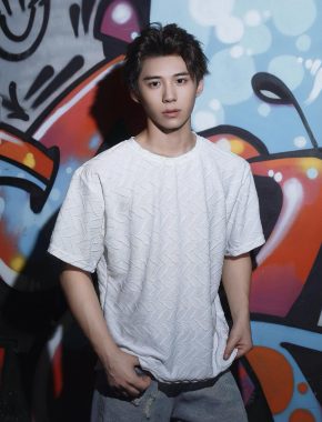 葛文秀 西安 23岁 176cm 60kg