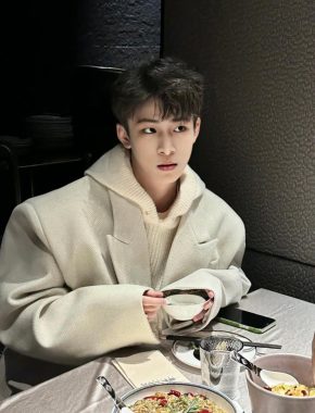 瞿寿余 西安 23岁 178cm 65kg