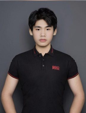 王绍彬 鹤壁 23岁 175cm 60kg