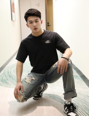 董百顺 南京 25岁 175cm 62kg