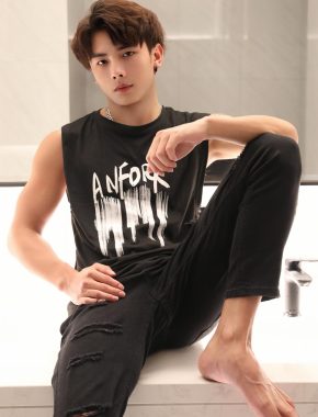卻冀辉 南京 29岁 182cm 65kg