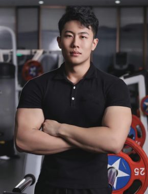 张泽宇 南京 25岁 180cm 80kg