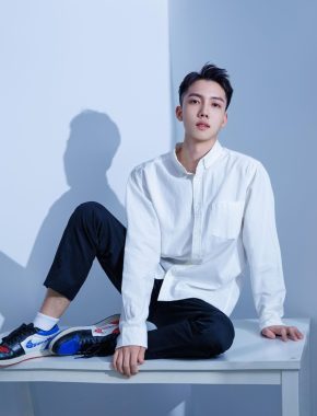 王嘉鹏 南京 25岁 180cm 65kg
