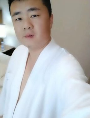 孙康康 贵阳 35岁 180cm 92kg