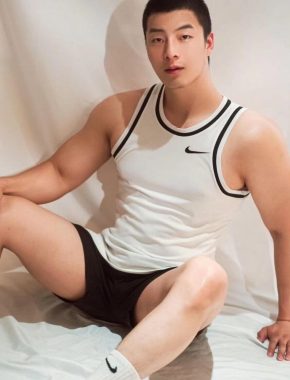 黎吧啦 武汉 27岁 181cm 85kg