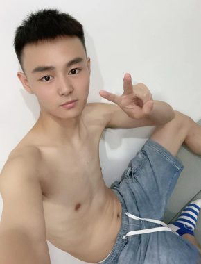 池建强 武汉 26岁 172cm 60kg