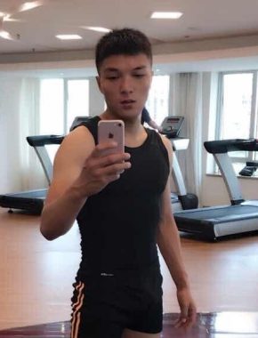 华宇/木杰 武汉 34岁 176cm 64kg