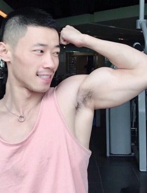 何君尧 武汉 32岁 172cm 70kg