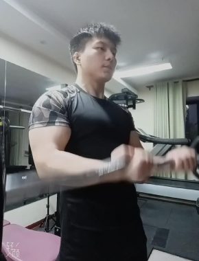 张鸿宇 武汉 26岁 176cm 75kg