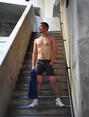 张鹤伦 武汉 44岁 172cm 72kg