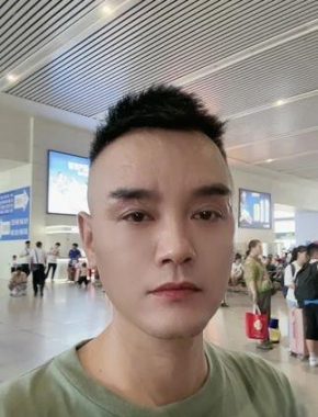 吕军/阿志 长沙 36岁 174cm 70kg