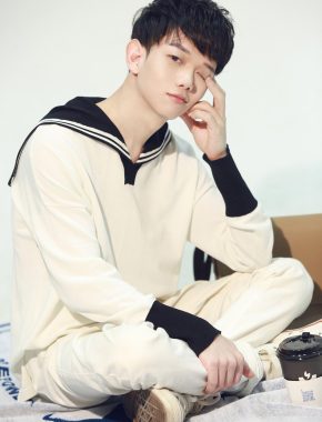 权志龙 长沙 32岁 170cm 60kg