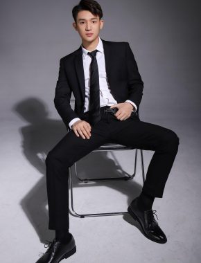 袁伟民 长沙 29岁 180cm 60kg