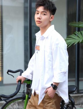 龙泽 长沙 21岁 175cm 60kg