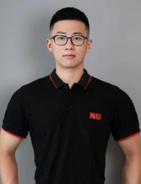 王硕 丽江 31岁 178cm 68kg